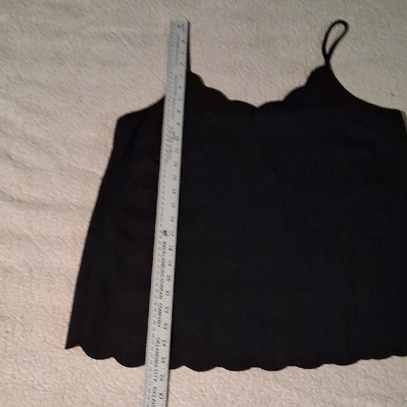New Kori Elegant Black Scalloped Camisole - Picture 4 of 5